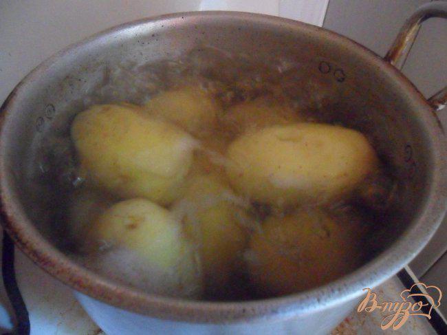 Фото приготовление рецепта: Картофельные зразы с грибами и грибным соусом шаг №1
