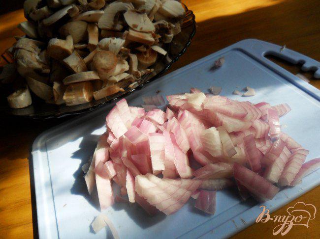 Фото приготовление рецепта: Картофельные зразы с грибами и грибным соусом шаг №3
