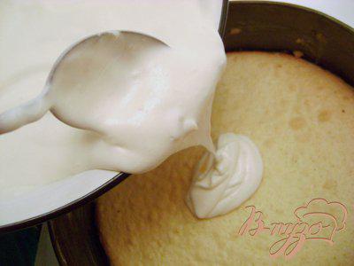 Фото приготовление рецепта: Сливочно-творожный торт «Peach Cream» шаг №4