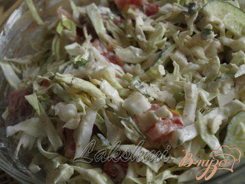 Фото приготовление рецепта: Салат из летних овощей со сметаной шаг №3