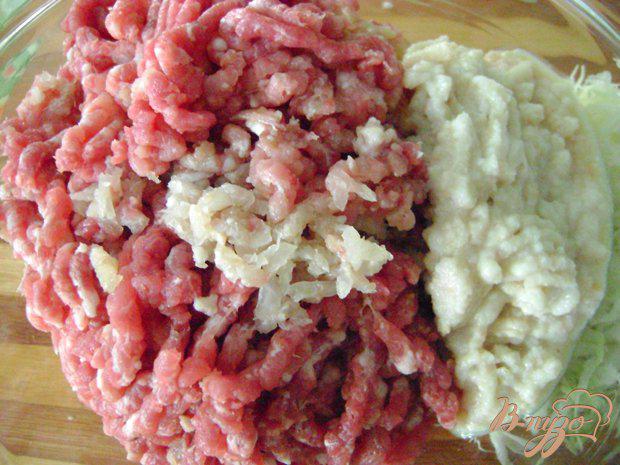 Фото приготовление рецепта: Мясные котлеты в кукурузной панировке с капустой и рисом шаг №1