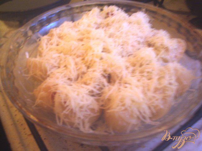 Фото приготовление рецепта: Лумакони с куриным фаршем, запечёные под соусом «Бешамель» шаг №6