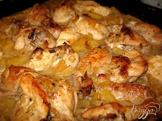 Фото приготовление рецепта: Курица в ананасах. шаг №5
