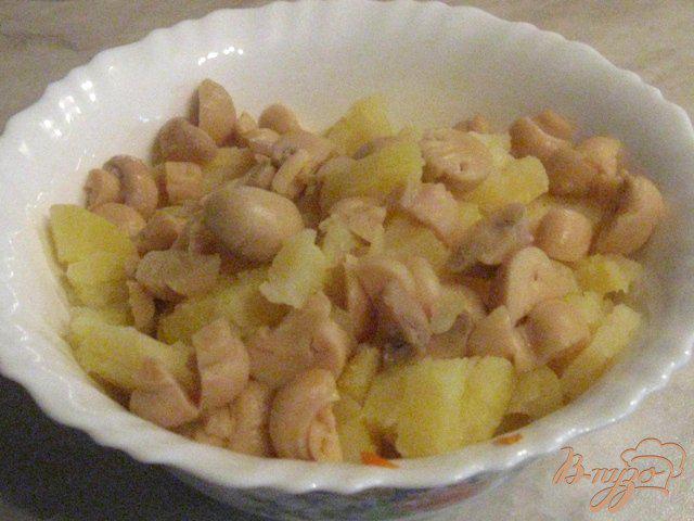 Фото приготовление рецепта: Салат  из овощей «Крестьянский» шаг №3
