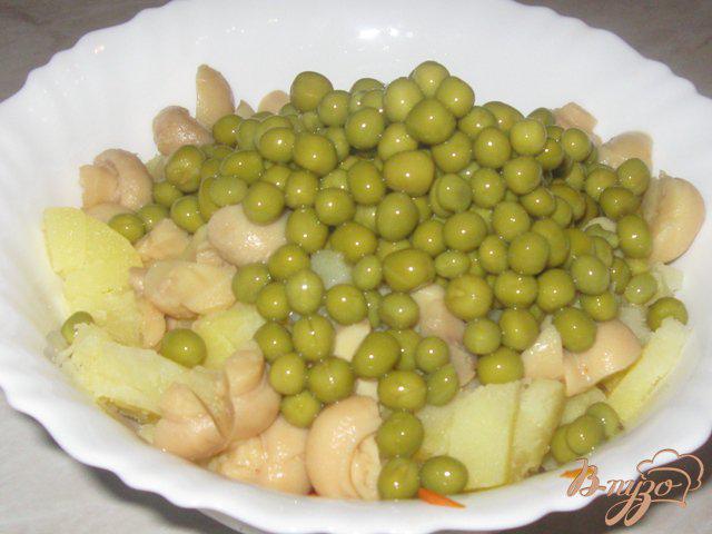 Фото приготовление рецепта: Салат  из овощей «Крестьянский» шаг №4