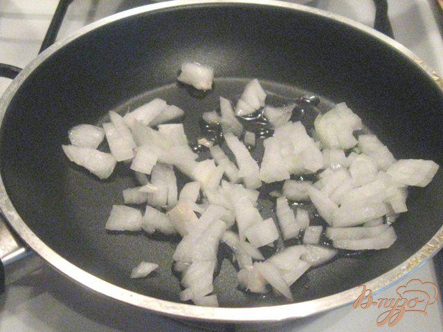 Фото приготовление рецепта: Куриное филе в молочно-сырном соусе шаг №1