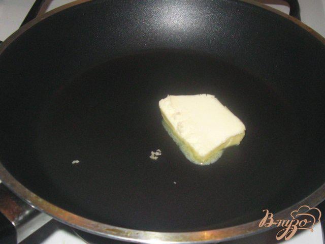 Фото приготовление рецепта: Куриное филе в молочно-сырном соусе шаг №4
