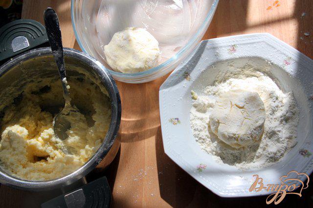 Фото приготовление рецепта: Запечёные картофельно-творожные котлеты шаг №3