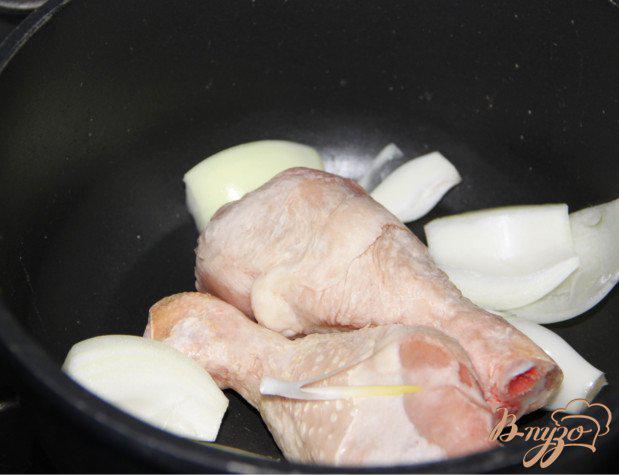 Фото приготовление рецепта: Бульон из петушка или из частей курицы ? Два варианта разных кухонь. шаг №4