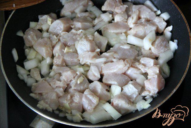 Фото приготовление рецепта: Баклажаны с курино-ореховой  начинкой шаг №6