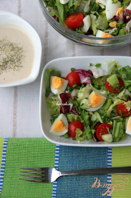 Фото приготовление рецепта: Овощной салат с дрессингом «Эмменталер» шаг №3