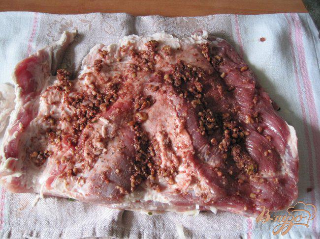 Фото приготовление рецепта: Свиная грудинка шаг №6