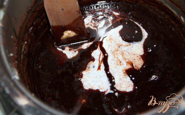 Фото приготовление рецепта: Торт «Шоколадный чёрный бархат» шаг №8