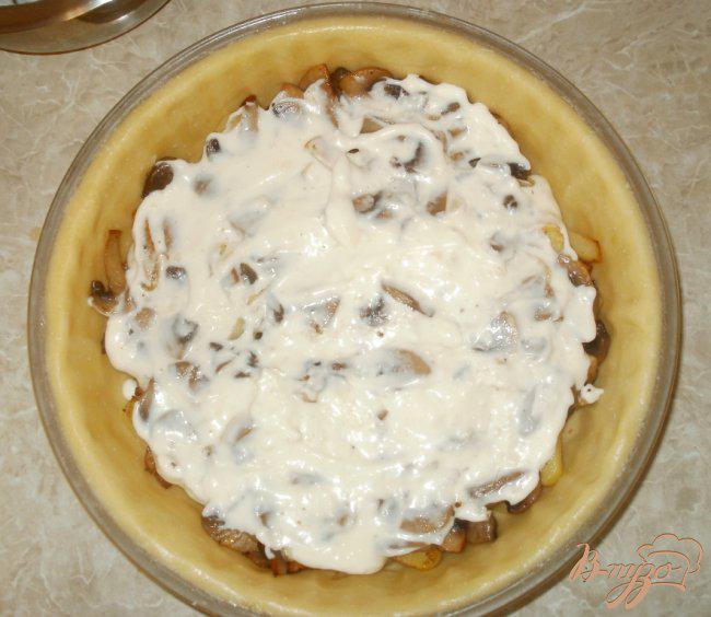 Фото приготовление рецепта: Пирог с грибами и картофелем шаг №9