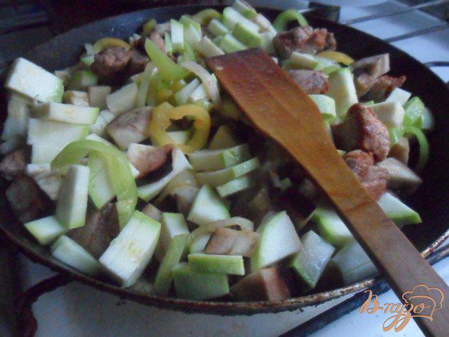 Фото приготовление рецепта: Овощное рагу со свининой шаг №5
