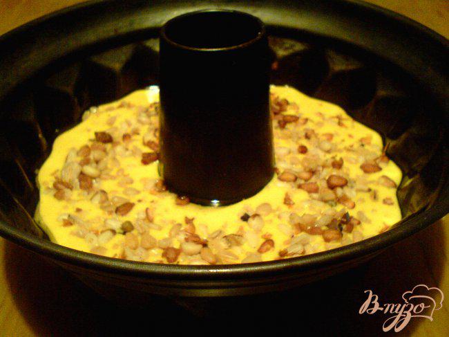 Фото приготовление рецепта: Манный кекс с куркумой мёдом шаг №4