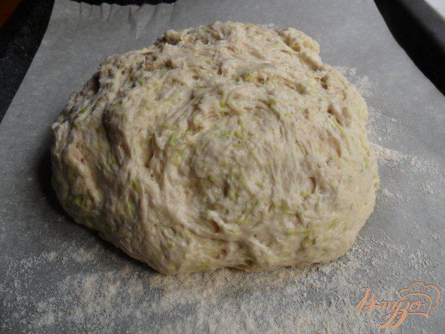 Фото приготовление рецепта: Хлеб с кабачком и сыром шаг №6
