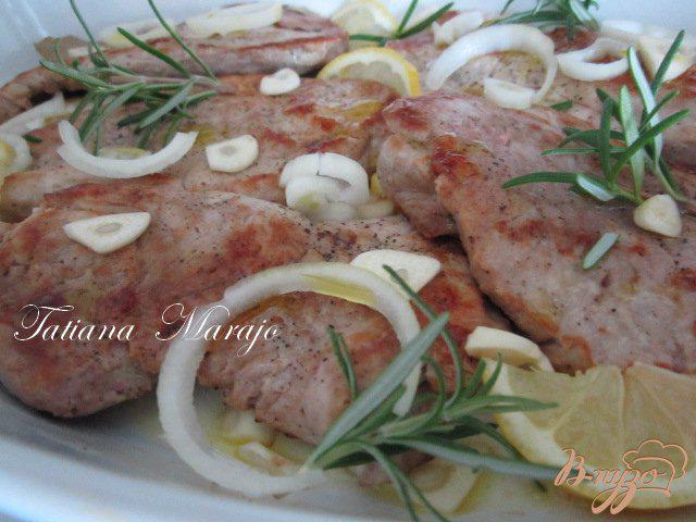 Фото приготовление рецепта: Свиной шницель с грибным соусом шаг №2
