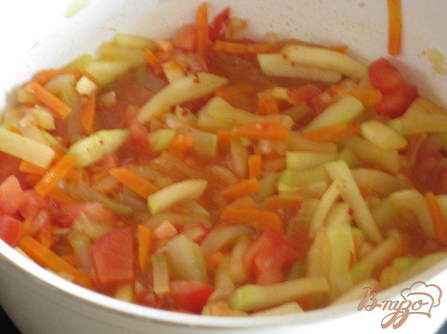 Фото приготовление рецепта: Куриные ножки в овощном соусе. шаг №3