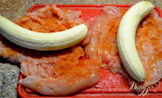 Фото приготовление рецепта: Куриный рулет с бананом. шаг №1