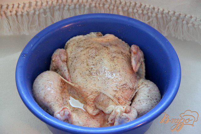 Фото приготовление рецепта: Курица, фаршированная пикантными маслинами шаг №2