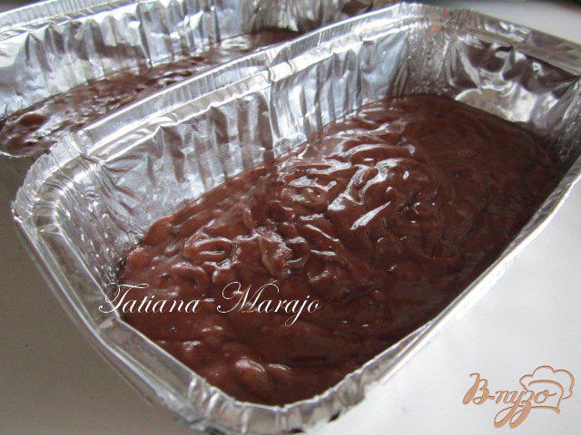 Фото приготовление рецепта: Шоколадный кекс на оливковом масле шаг №6