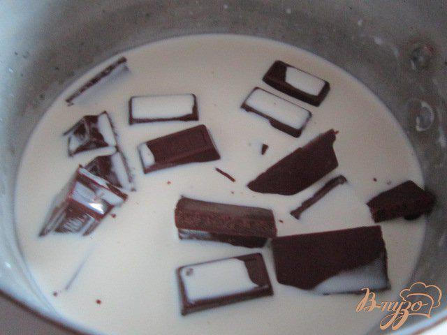 Фото приготовление рецепта: Шоколадные пластинки с сухофруктами... шаг №1