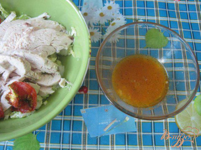 Фото приготовление рецепта: Салат с вялеными томатами. шаг №8