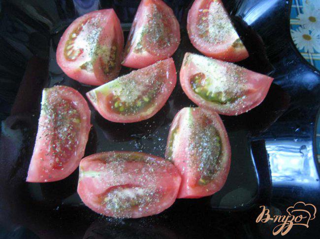 Фото приготовление рецепта: Салат с вялеными томатами. шаг №2