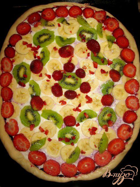 Фото приготовление рецепта: «Фруктово-ягодная пицца.» шаг №3
