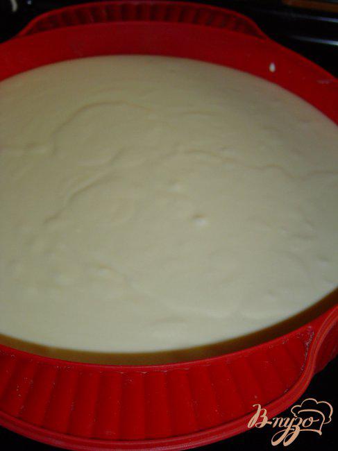 Фото приготовление рецепта: Вишнево-творожный пирог с миндалем шаг №5