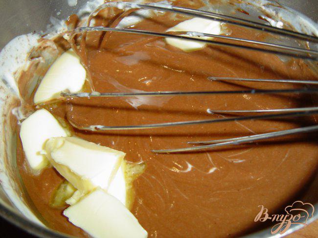 Фото приготовление рецепта: Малиновый десерт с шоколадом шаг №5
