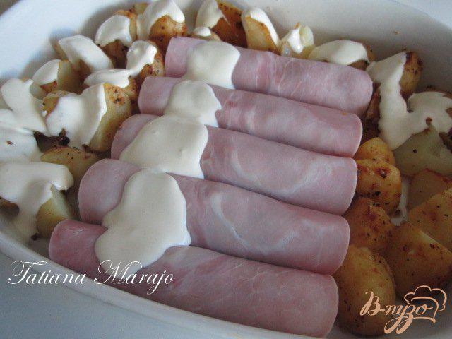 Фото приготовление рецепта: Ветчинные рулетики с фасолью и картофелем шаг №2