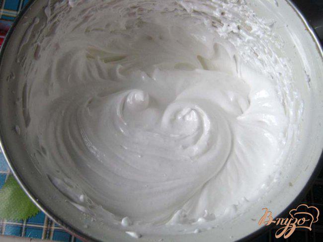 Фото приготовление рецепта: Сливовый пирог «Наташа». шаг №7