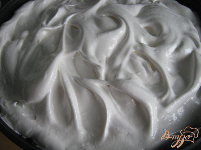 Фото приготовление рецепта: Сливовый пирог «Наташа». шаг №8