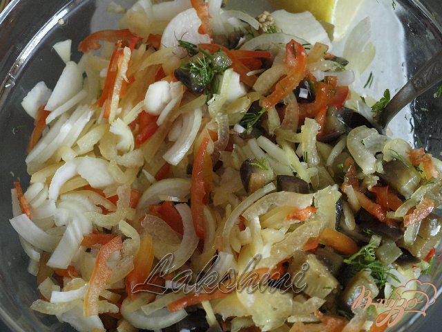 Фото приготовление рецепта: Салат с баклажанами шаг №4