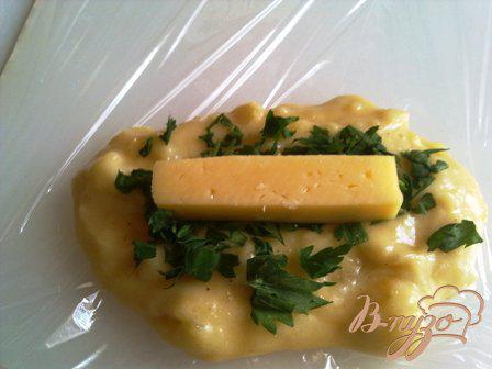 Фото приготовление рецепта: Котлетки из картофеля с сыром шаг №4