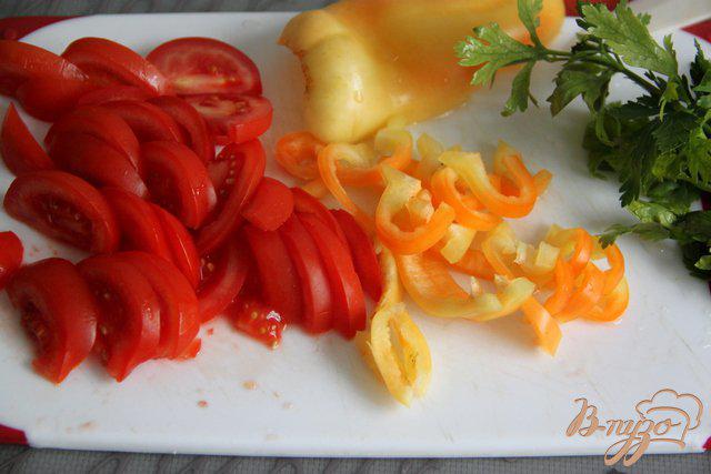 Фото приготовление рецепта: Салат из помидоров с брынзой шаг №1