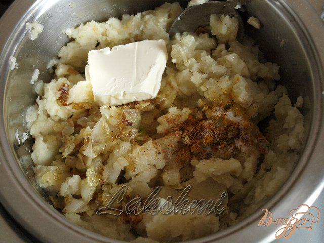 Фото приготовление рецепта: Картофельное пюре на индийский манер шаг №3