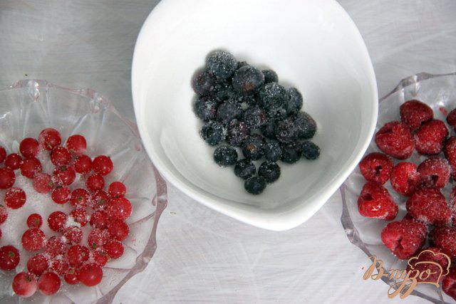 Фото приготовление рецепта: Oregano - Shortcakes  с ягодами шаг №9