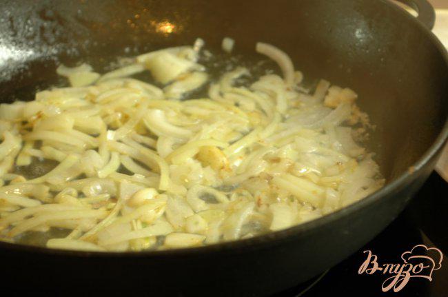 Фото приготовление рецепта: Курица в маринаде из бренди, запеченная с грибами и перловкой шаг №3
