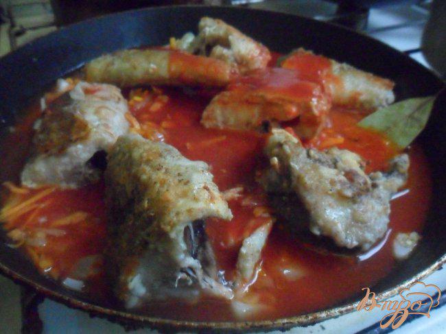 Фото приготовление рецепта: Рыба в томатном соусе по - моему шаг №5