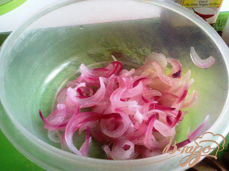 Фото приготовление рецепта: Теплый салат с куриной печенью и запеченым перцем шаг №4