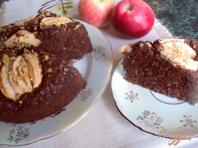 Фото приготовление рецепта: Пирог « Яблоки в шоколаде» шаг №6
