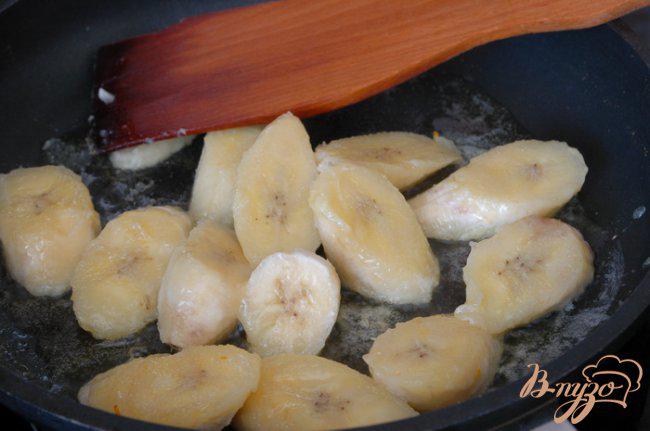 Фото приготовление рецепта: Блинчики с жареными бананами “по-карибски” шаг №2