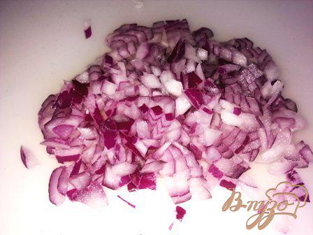 Фото приготовление рецепта: Салат из печеных перцев шаг №2
