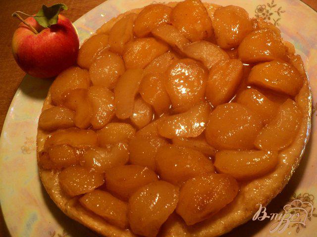 Фото приготовление рецепта: Тарт Татэн с яблоками ( или перевернутый пирог) шаг №9