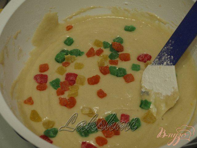 Фото приготовление рецепта: Йогуртовый кекс с цукатами шаг №3