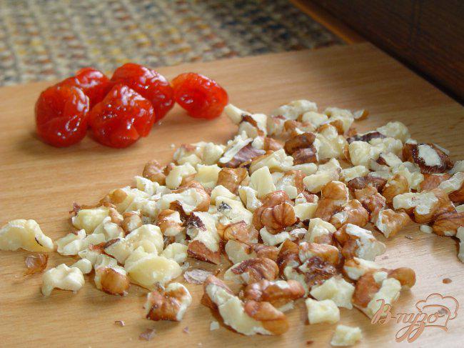 Фото приготовление рецепта: Трюфели с инжиром, орехами, вялеными вишнями шаг №2