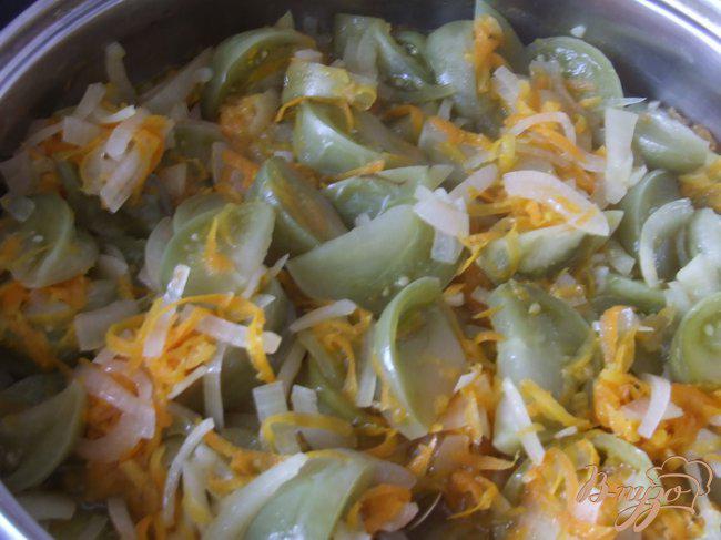 Фото приготовление рецепта: Салат из зеленых помидоров шаг №4